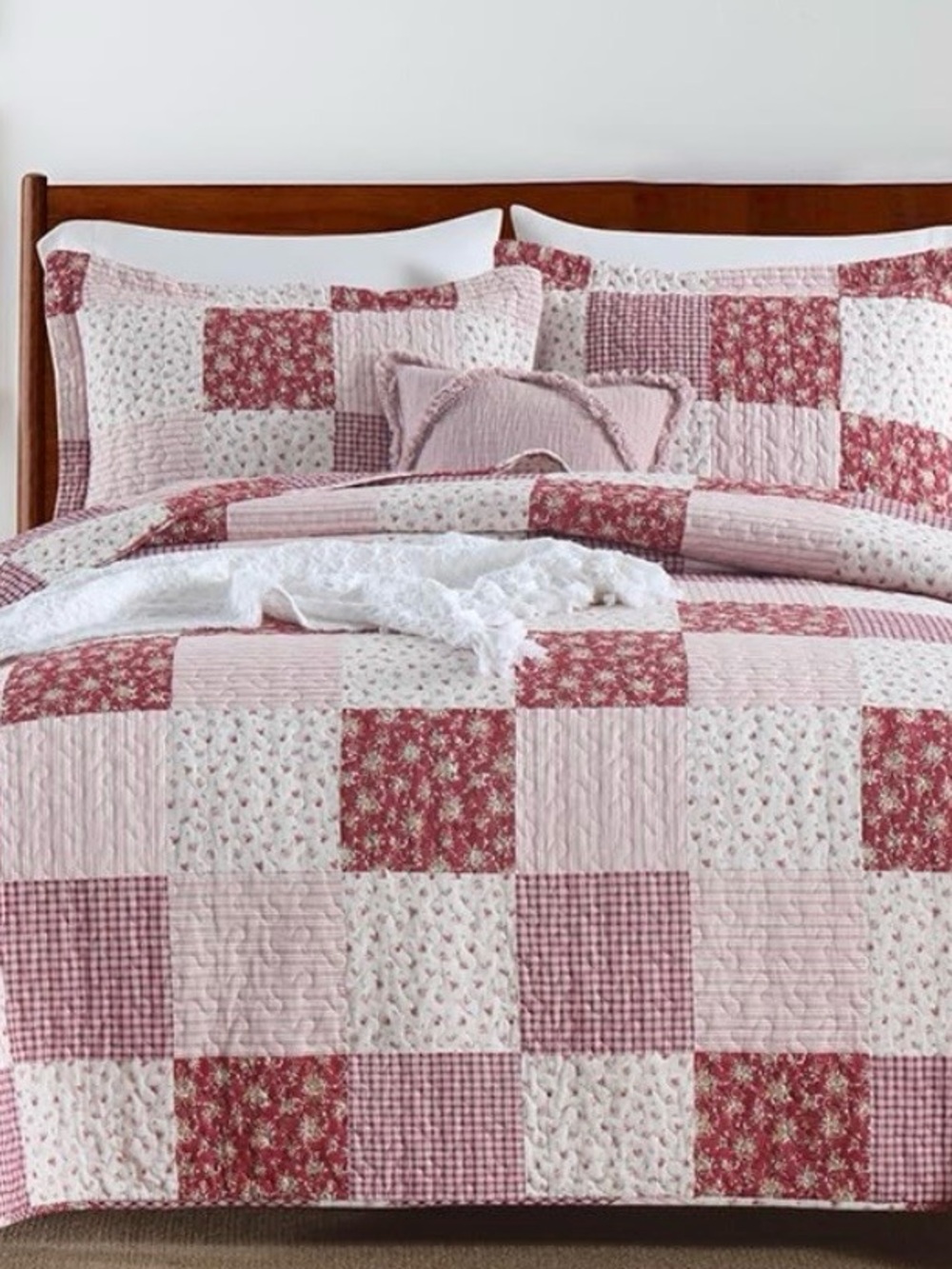 Patchwork Floral Quilt Set in Pink and Cream